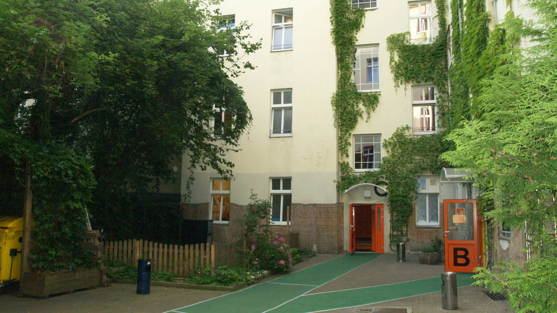 Happy Go Lucky Hotel + Hostel Berlin 0*,  Germany