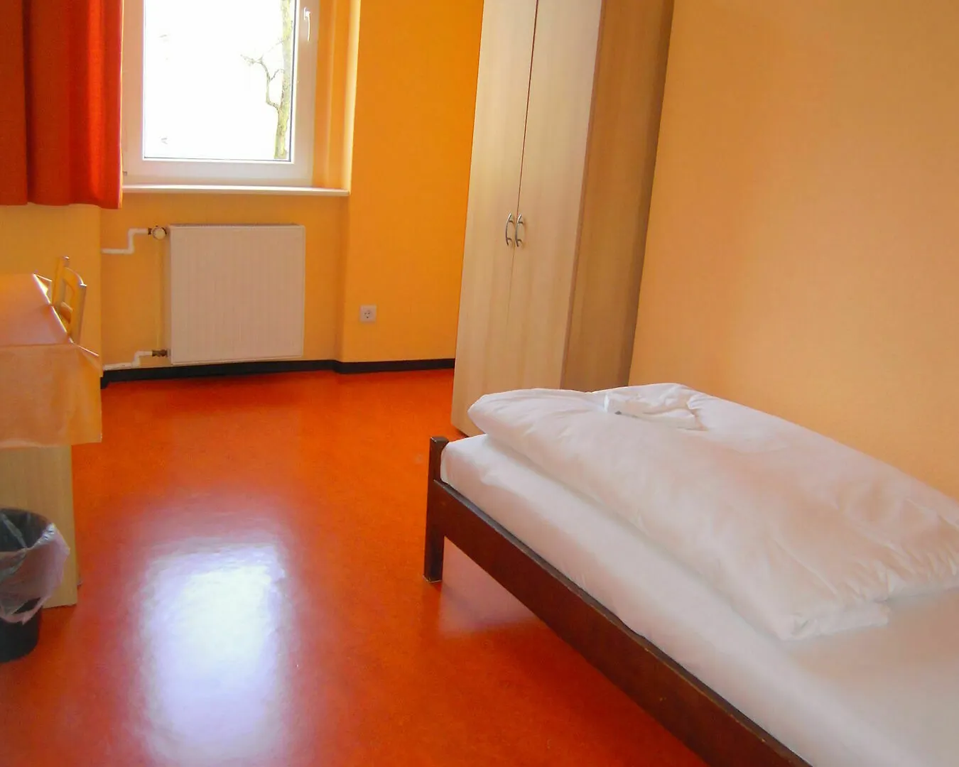 Happy Go Lucky Hotel + Hostel Berlin 0*,