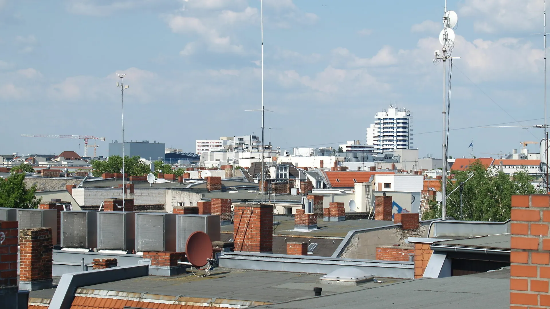 Happy Go Lucky Hotel + Hostel Berlin