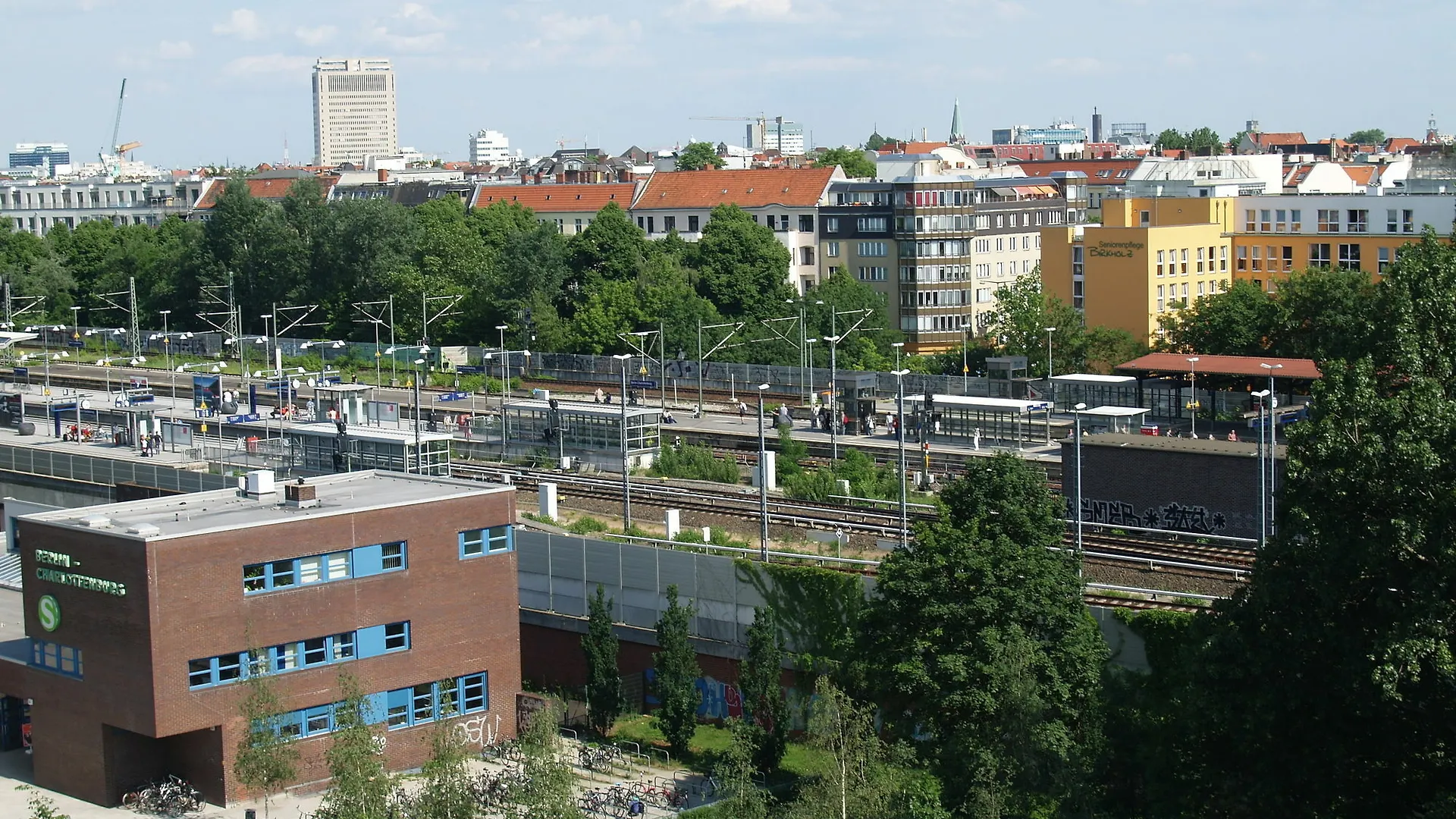 Happy Go Lucky Hotel + Hostel Berlin Almanya