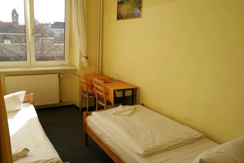 Happy Go Lucky Hotel + Hostel Berlin 0*,