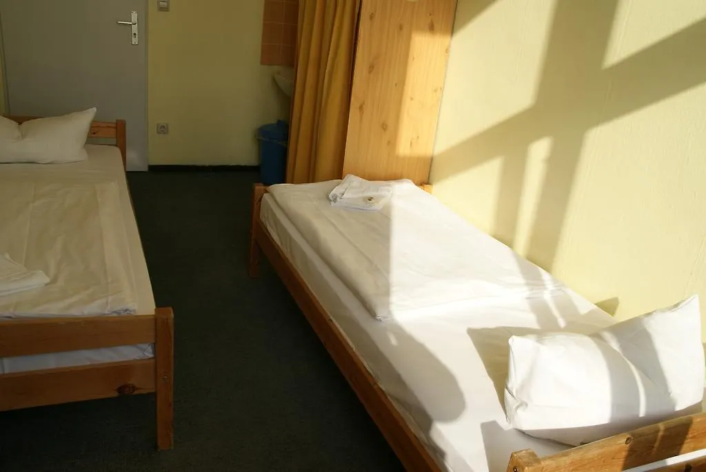 Happy Go Lucky Hotel + Hostel Βερολίνο