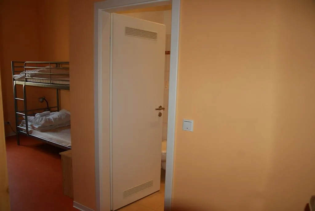 Happy Go Lucky Hotel + Hostel Βερολίνο