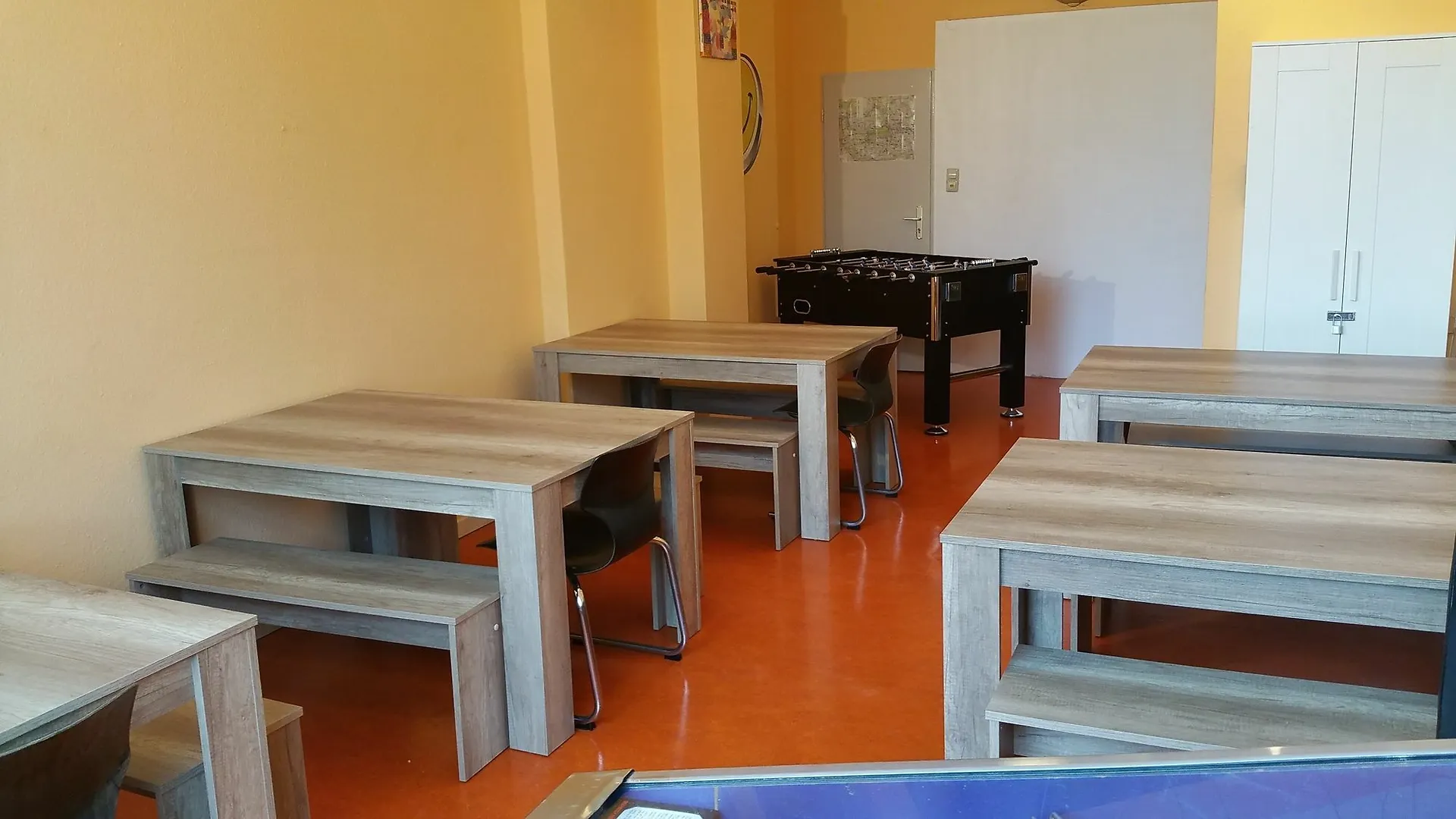 Happy Go Lucky Hotel + Hostel Βερολίνο
